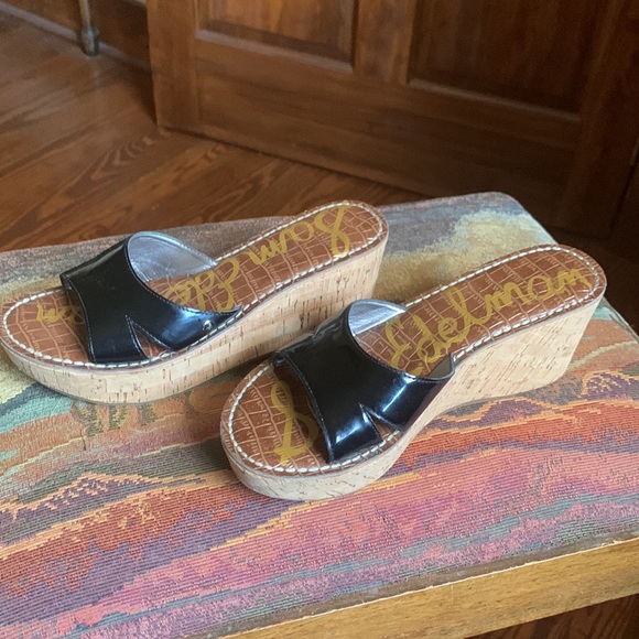 Sam Edelman black patent leather wedges w/ brown leather insole, rubber bottom 7 - Picture 4 of 11